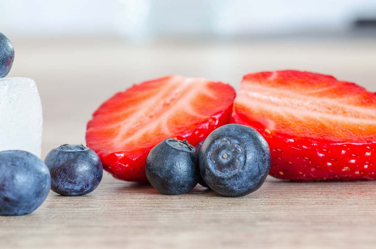 fruit selective focus photography of strawberry and blueberries blueberry