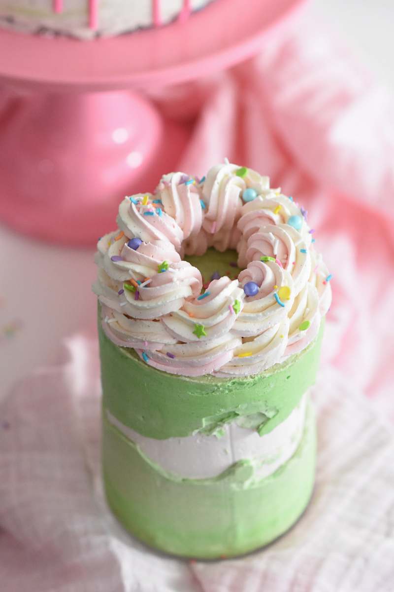 creme shallow focus photo of green cupcake cream