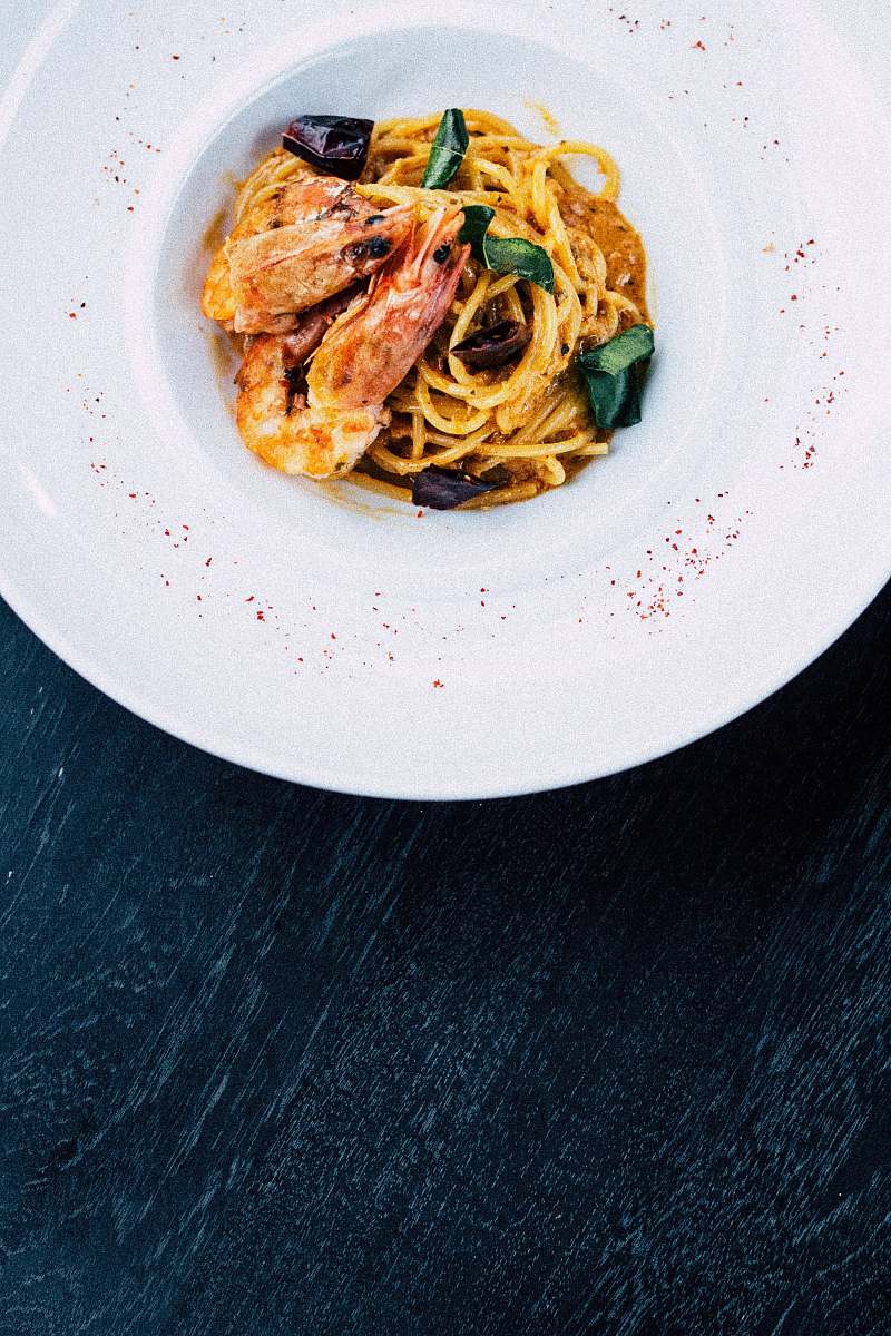 pasta shrimp pasta in white bowl spaghetti