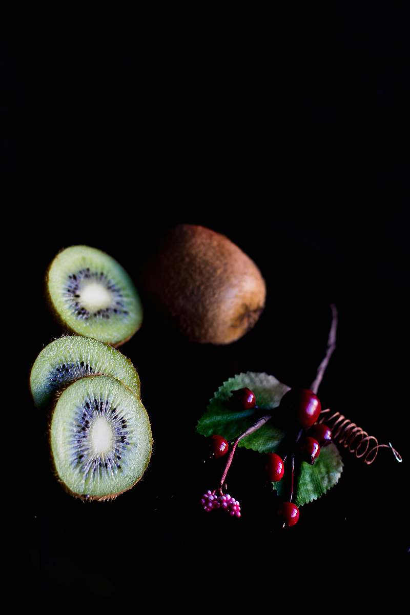 fruit sliced kiwi fruits kiwi
