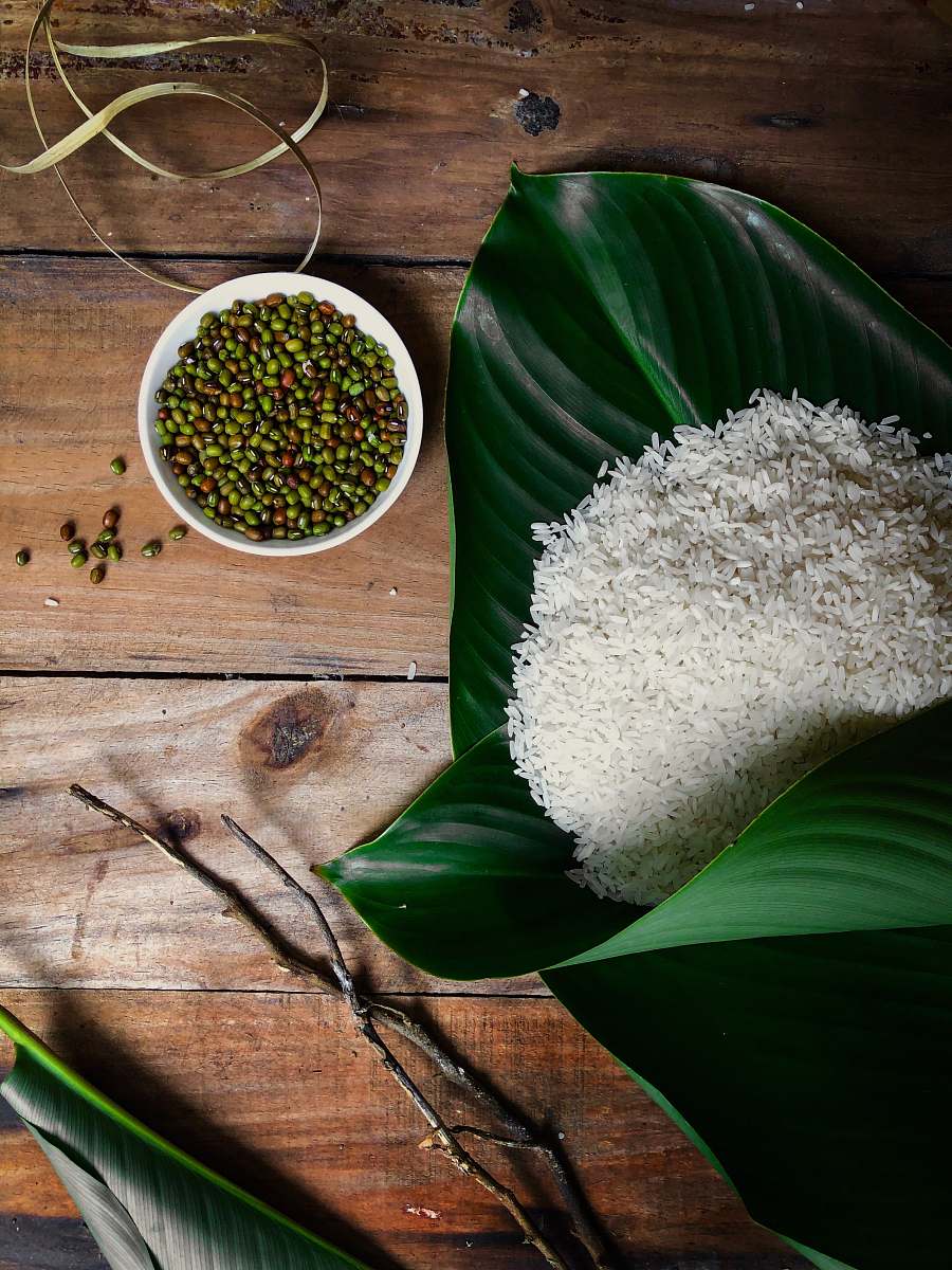 plant steamed rice beside beans vegetable