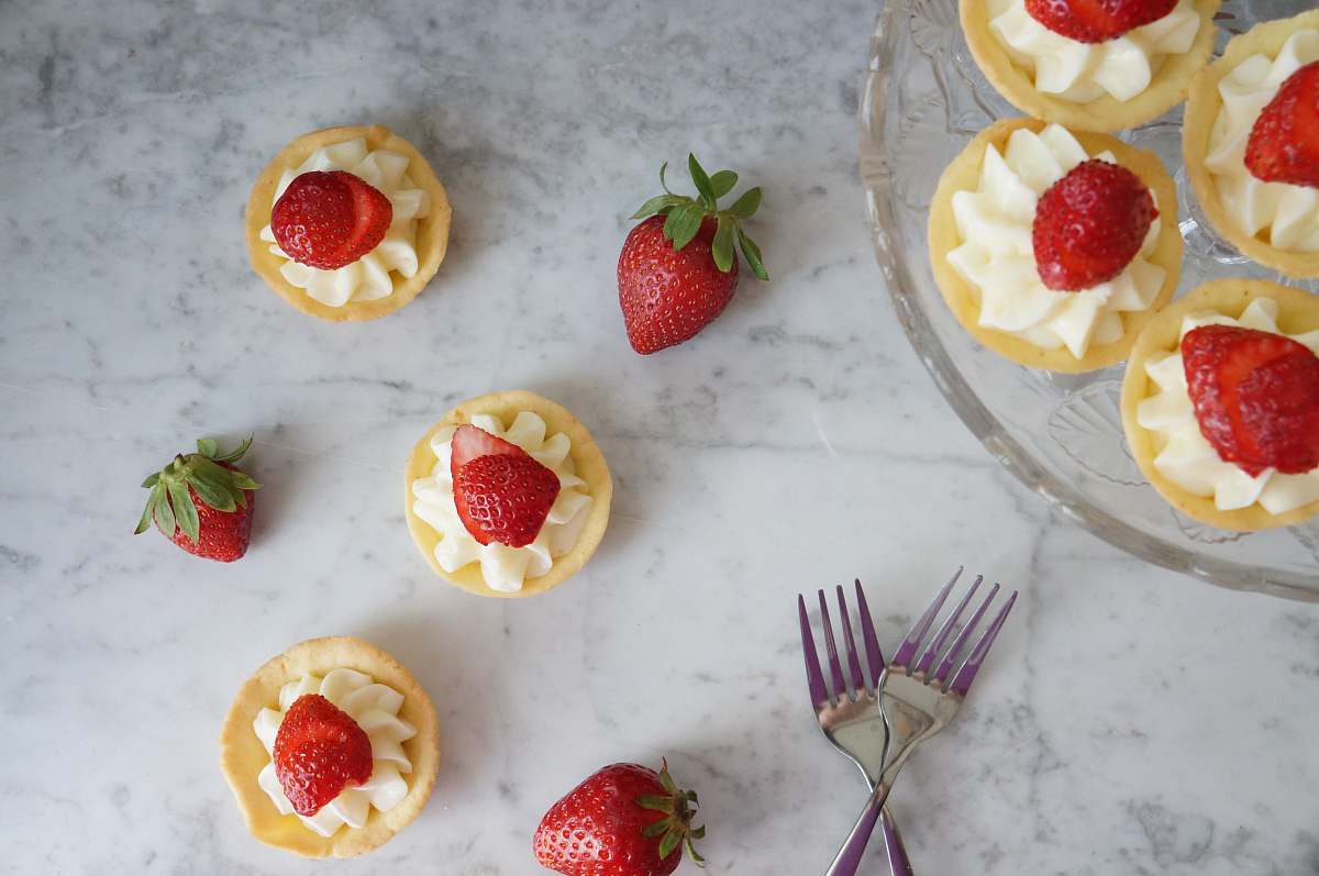 cutlery strawberry dessert fork