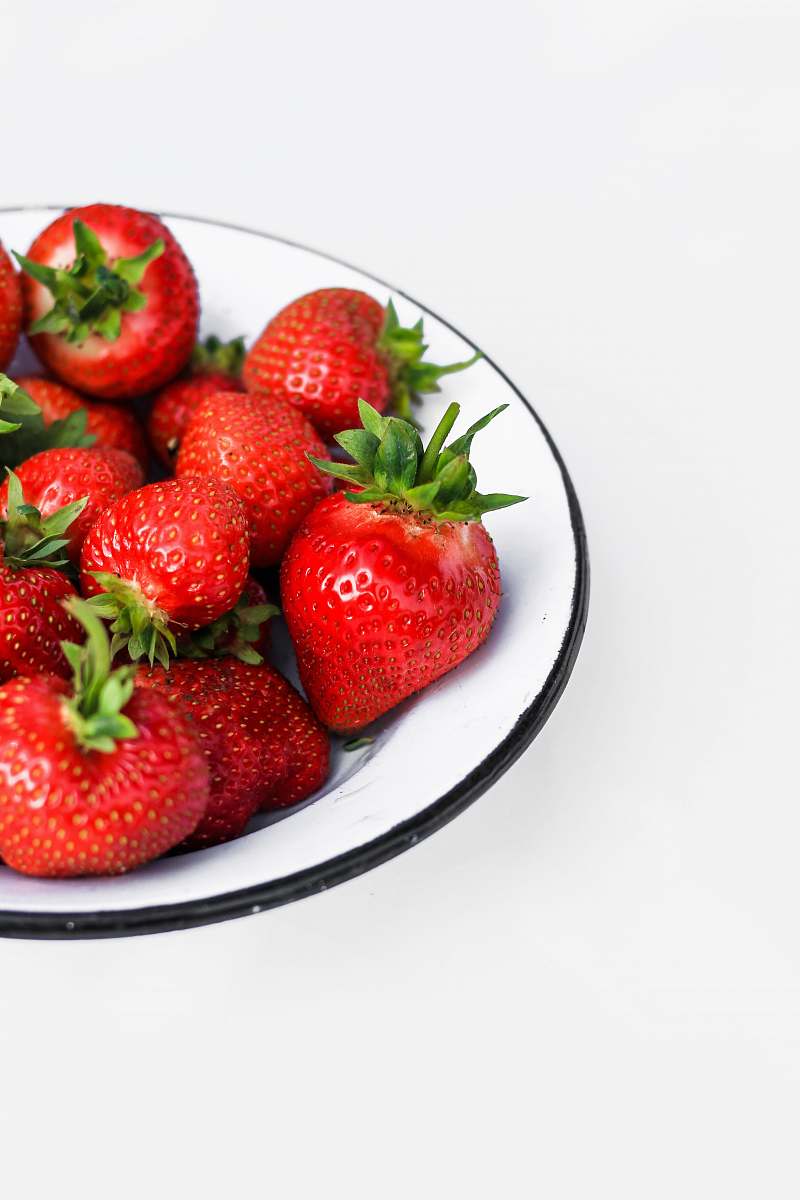 fruit strawberry fruits in round plate strawberry