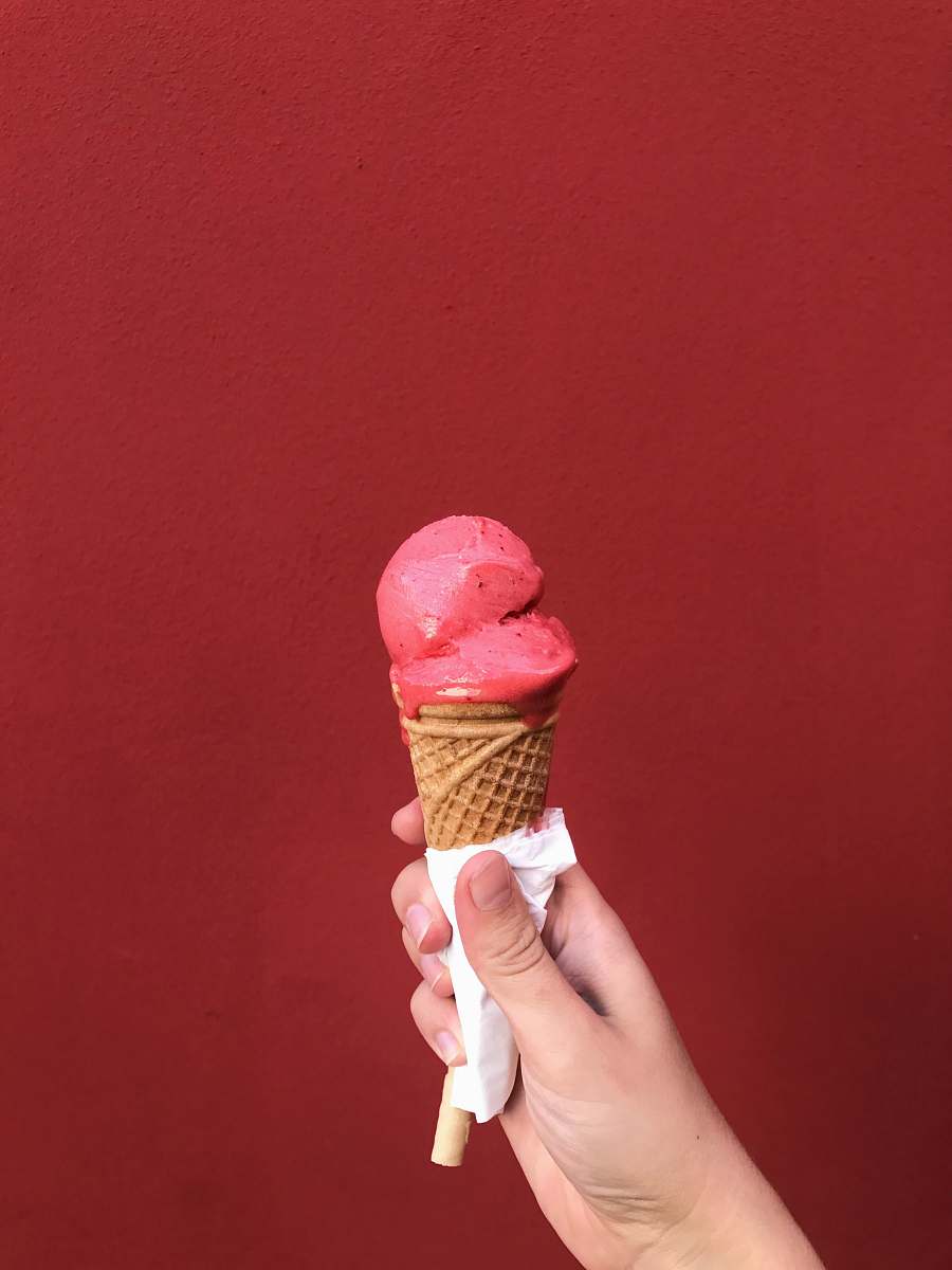 dessert strawberry ice cream in conne cream