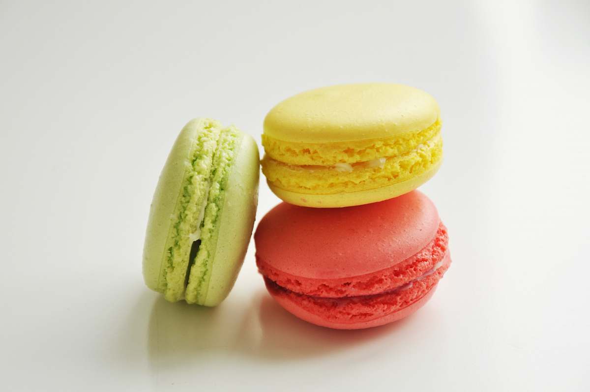 macaroons three breads sweet