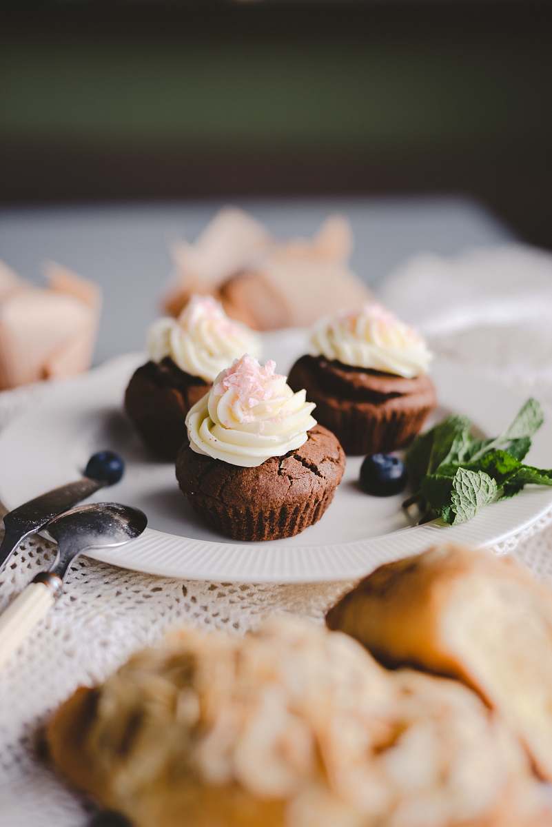dessert three chocolate cupcakes cream