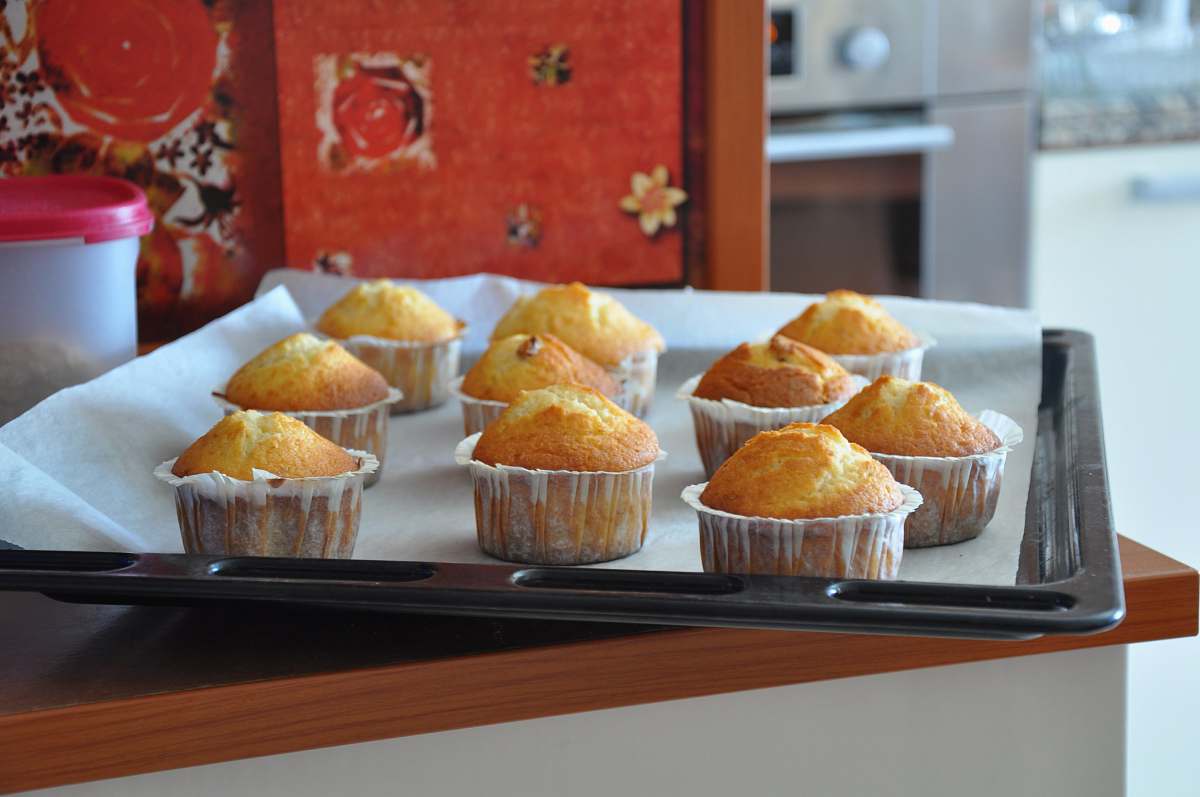 dessert tray of cupcake muffin