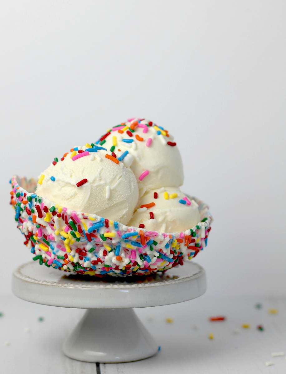 dessert vanilla ice cream with sprinkles creme