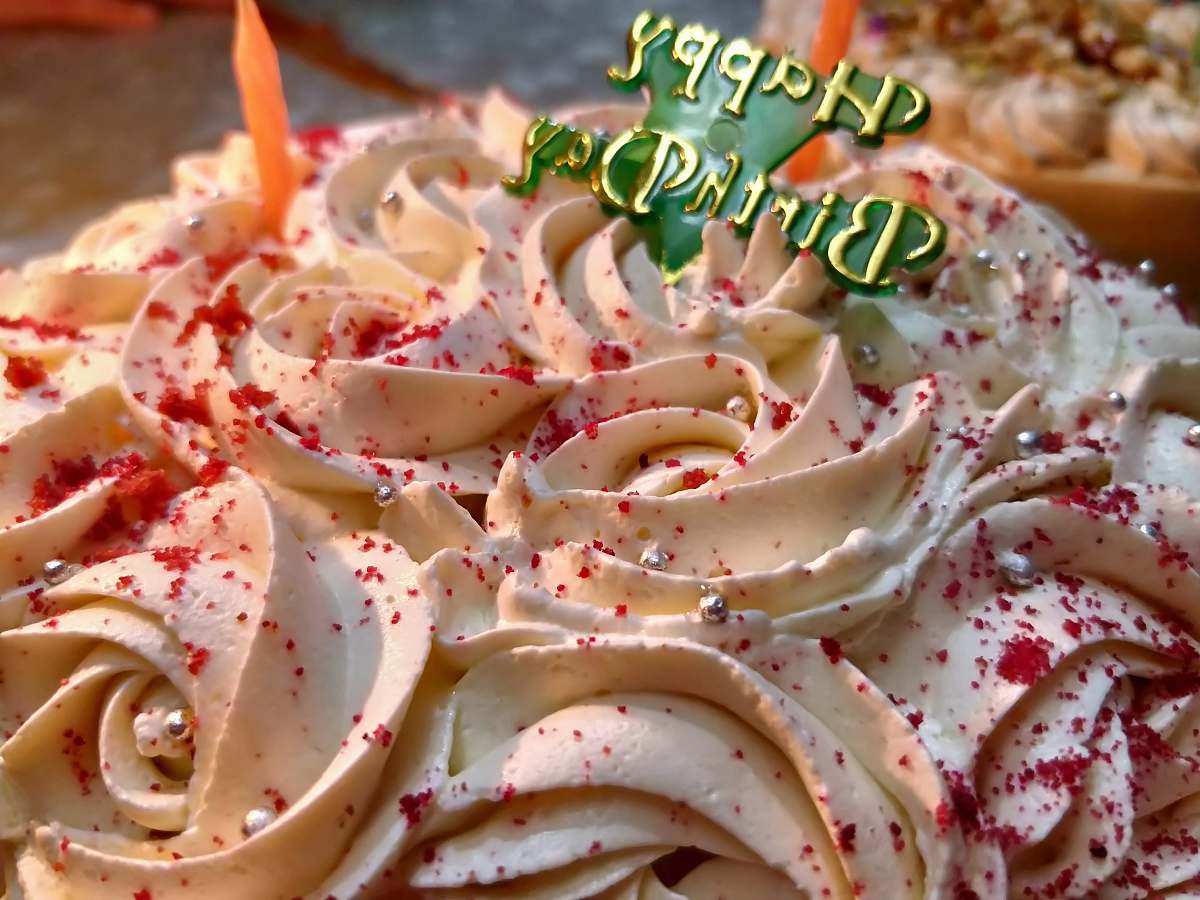 dessert white birthday cake cream