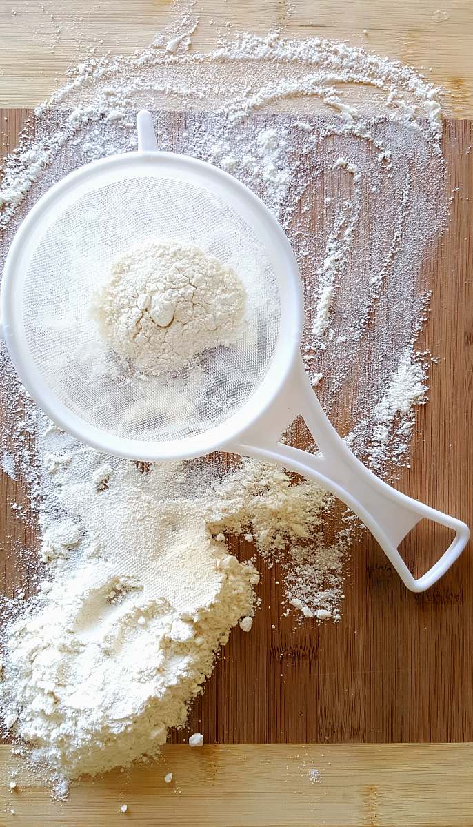 flour white strainer powder