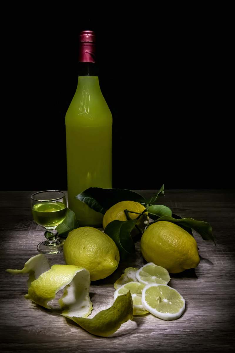 food pile of yellow lemons and beverage citrus fruit