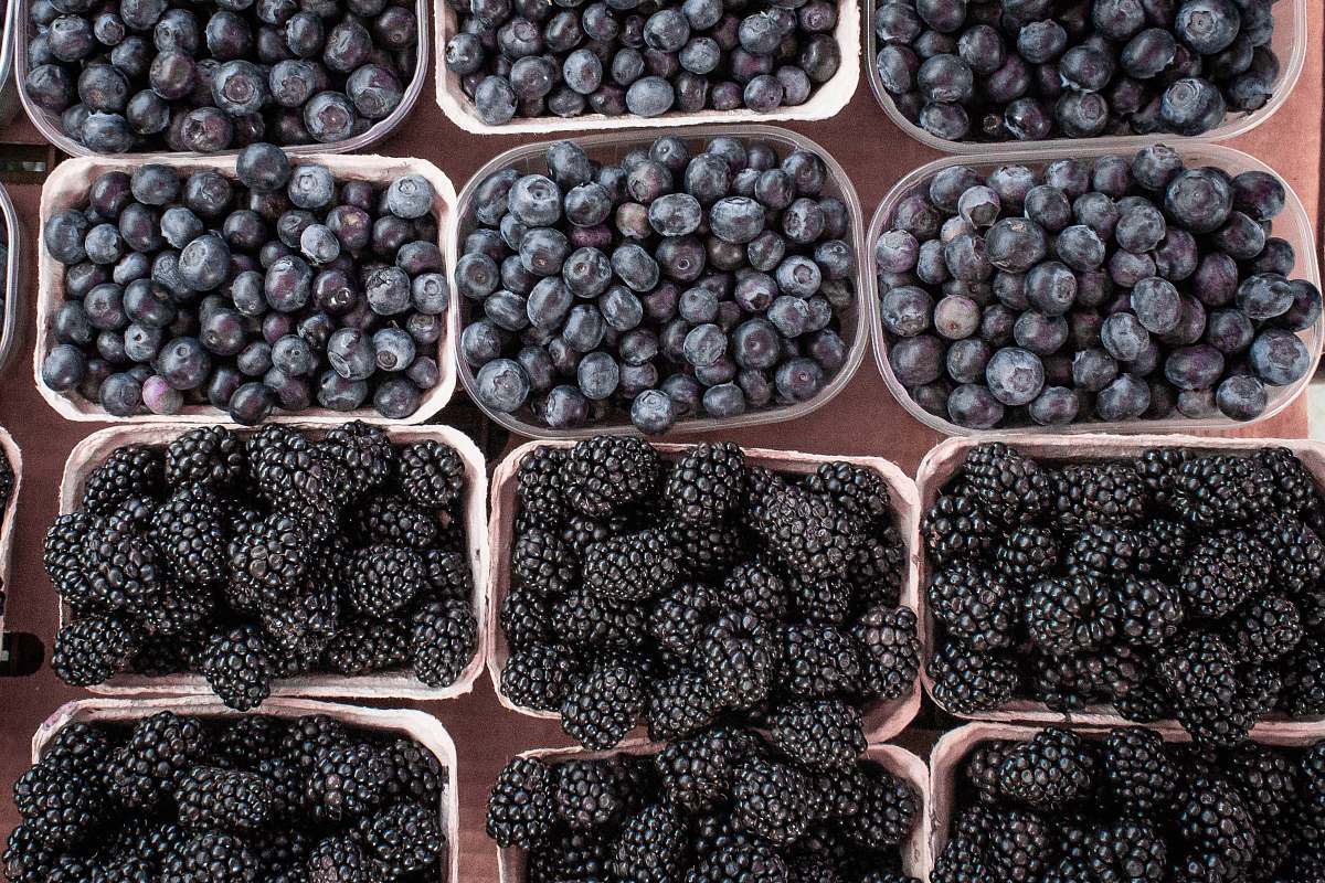 food pile of mulberries and blueberries fruit