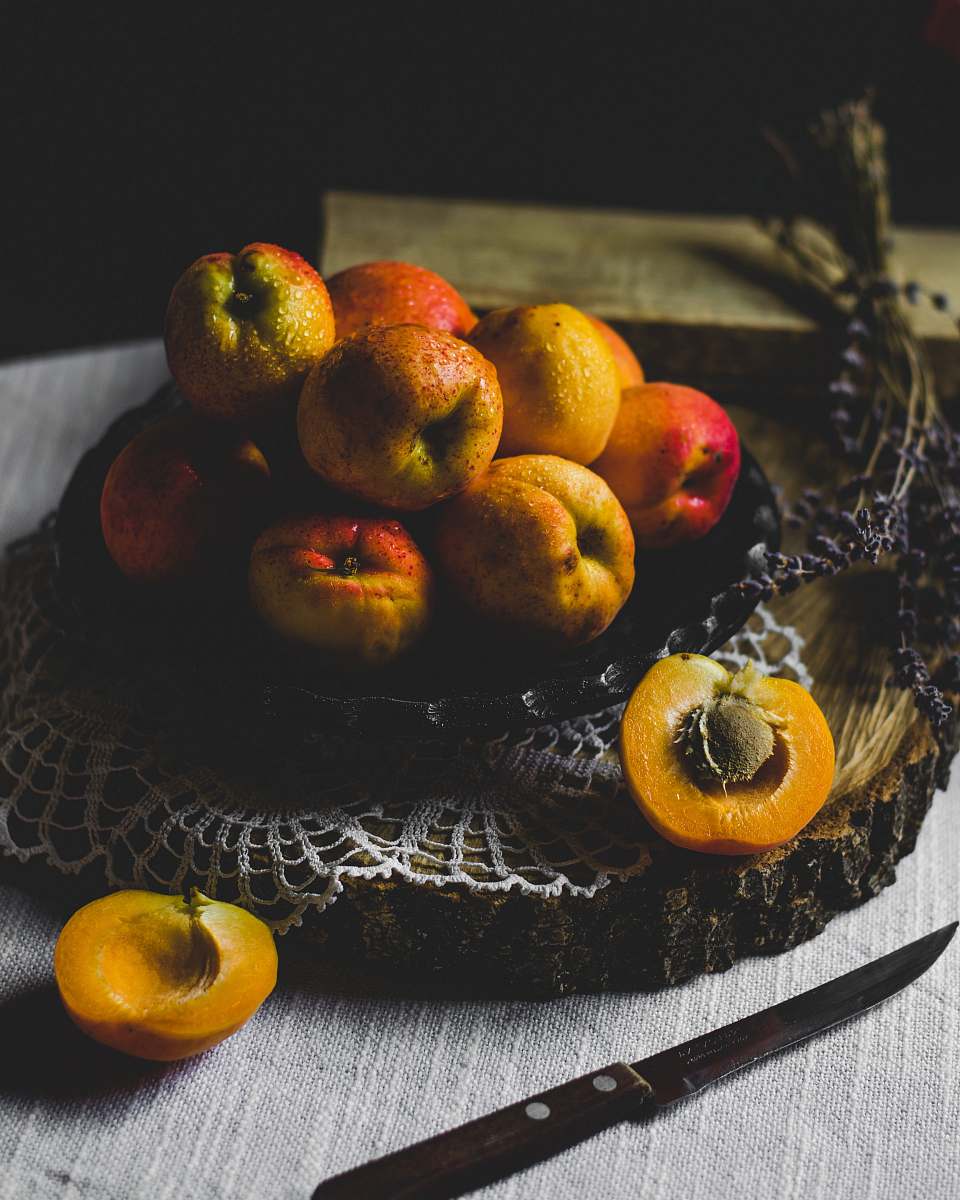 food shallow focus photography of fruits on top of black plate fruit