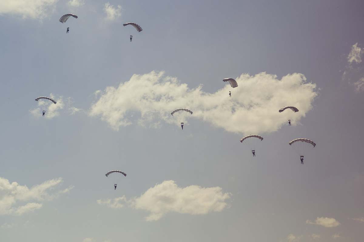 adventure people on parachutes during daytime leisure activities