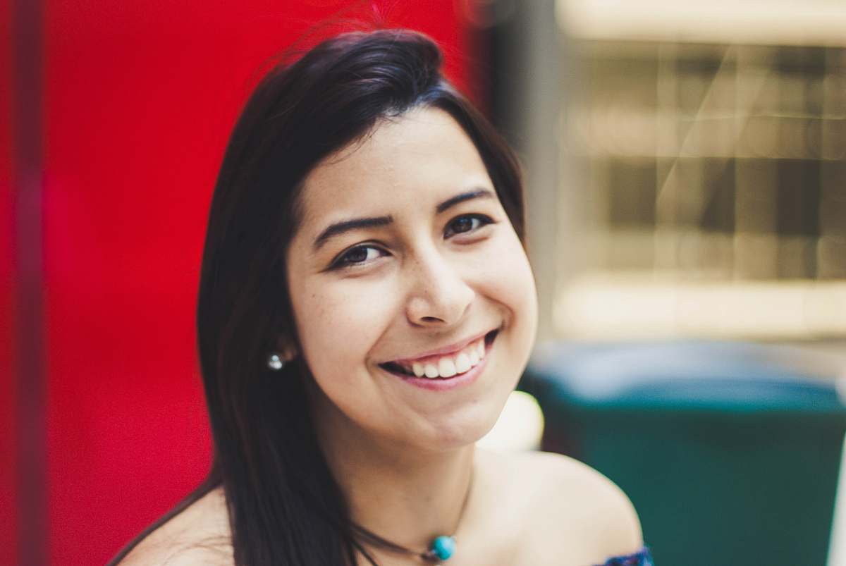 person smiling woman wearing blue necklace las condes