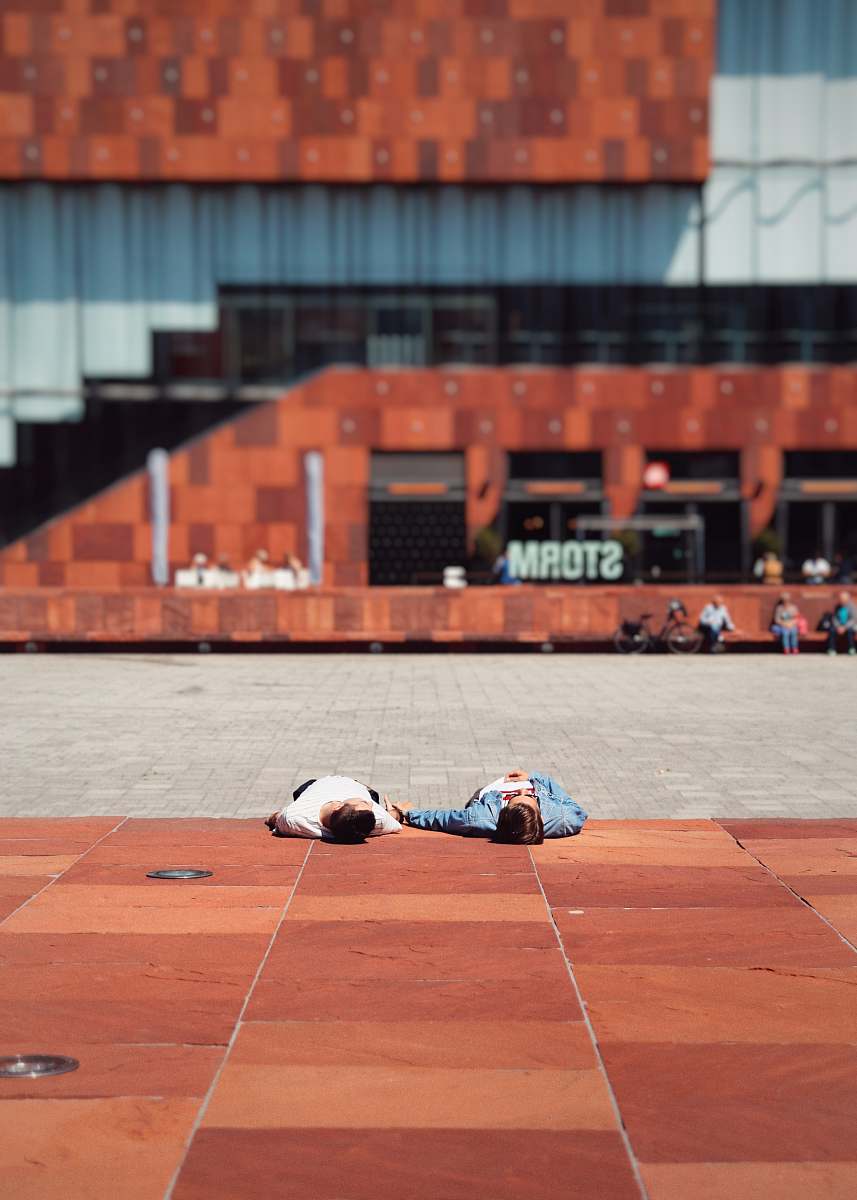 person two persons lying on ground antwerpen
