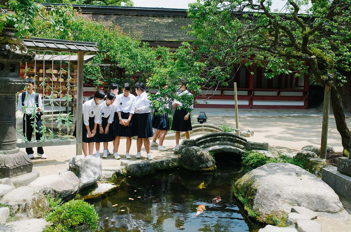 flora women looking into pond jar