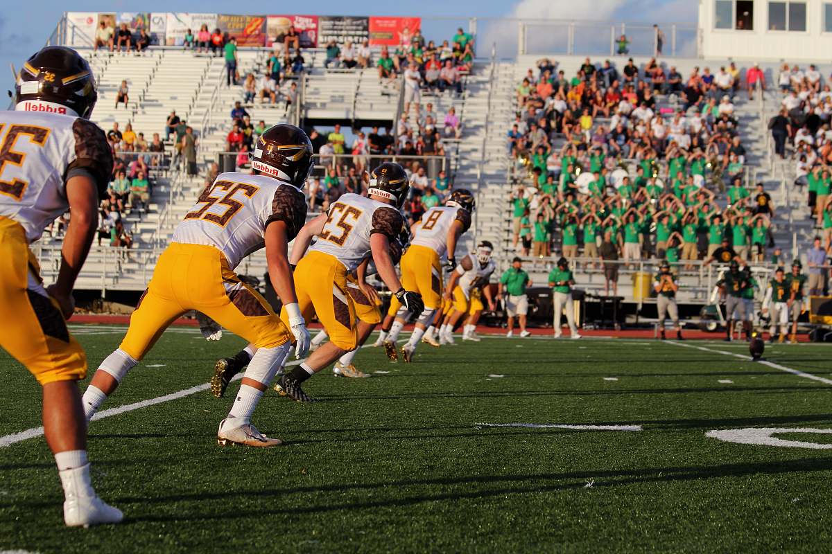 team football game photo during daytime football