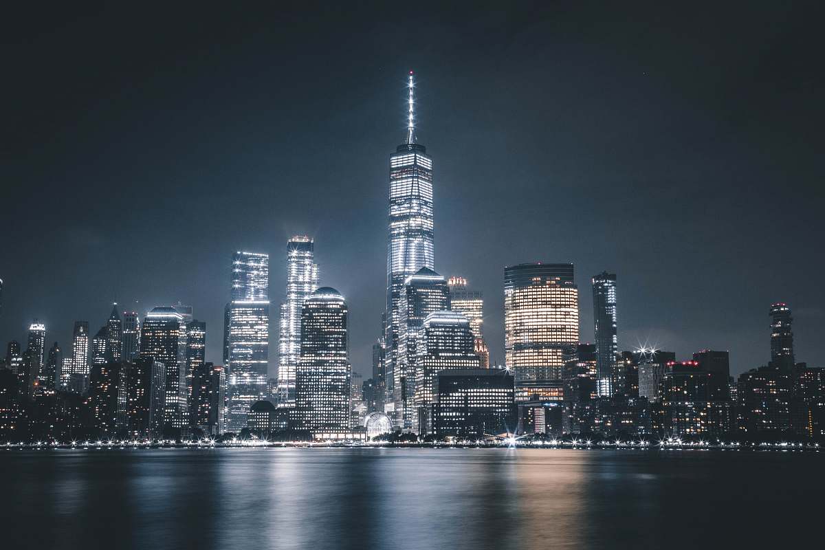 building landscape photography of high-rise building during nighttime city