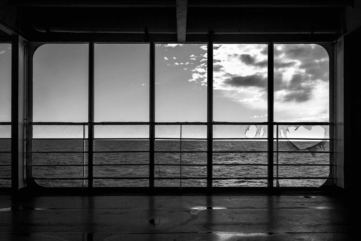 silhouette view of sea from glass wall floor