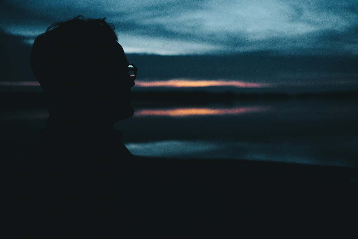 nature man wearing eyglasses silhouette