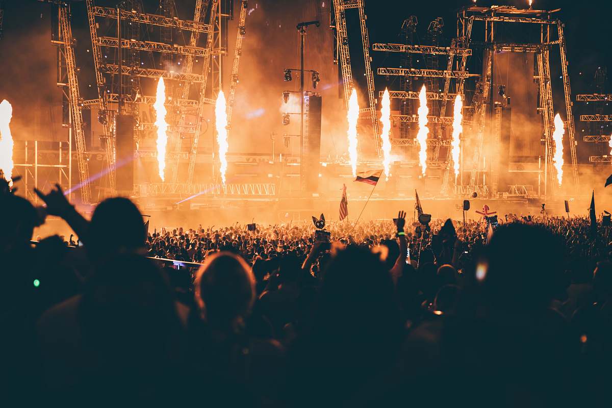 concert people watching concert las vegas