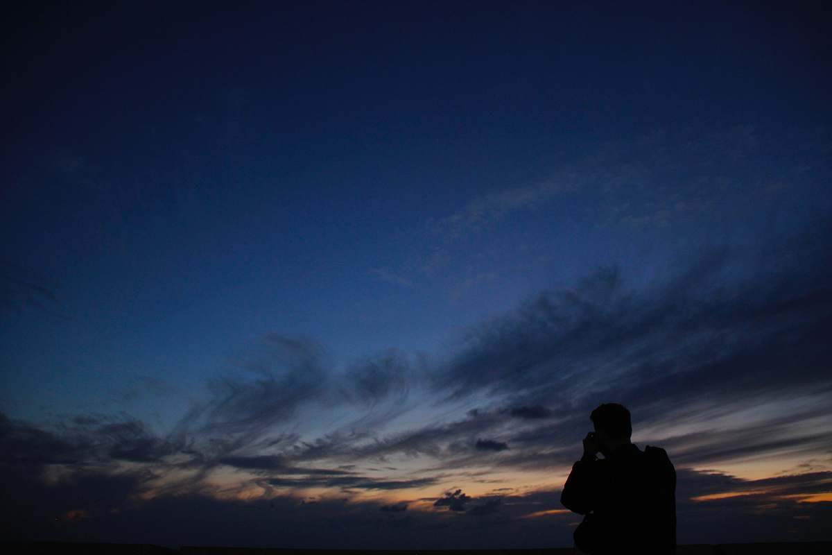 nature silhouette of man during dusk outdoors