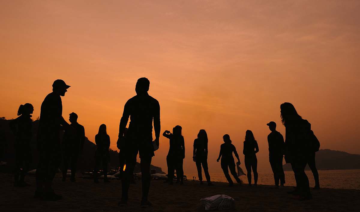 person-silhouette-of-people-under-cloudy-sky-people-image-free-photo