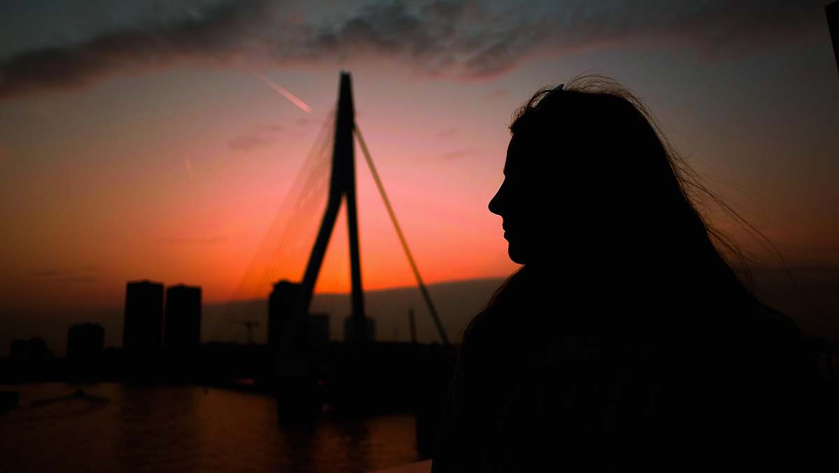 erasmusbrug silhouette of person hear bridge rotterdam