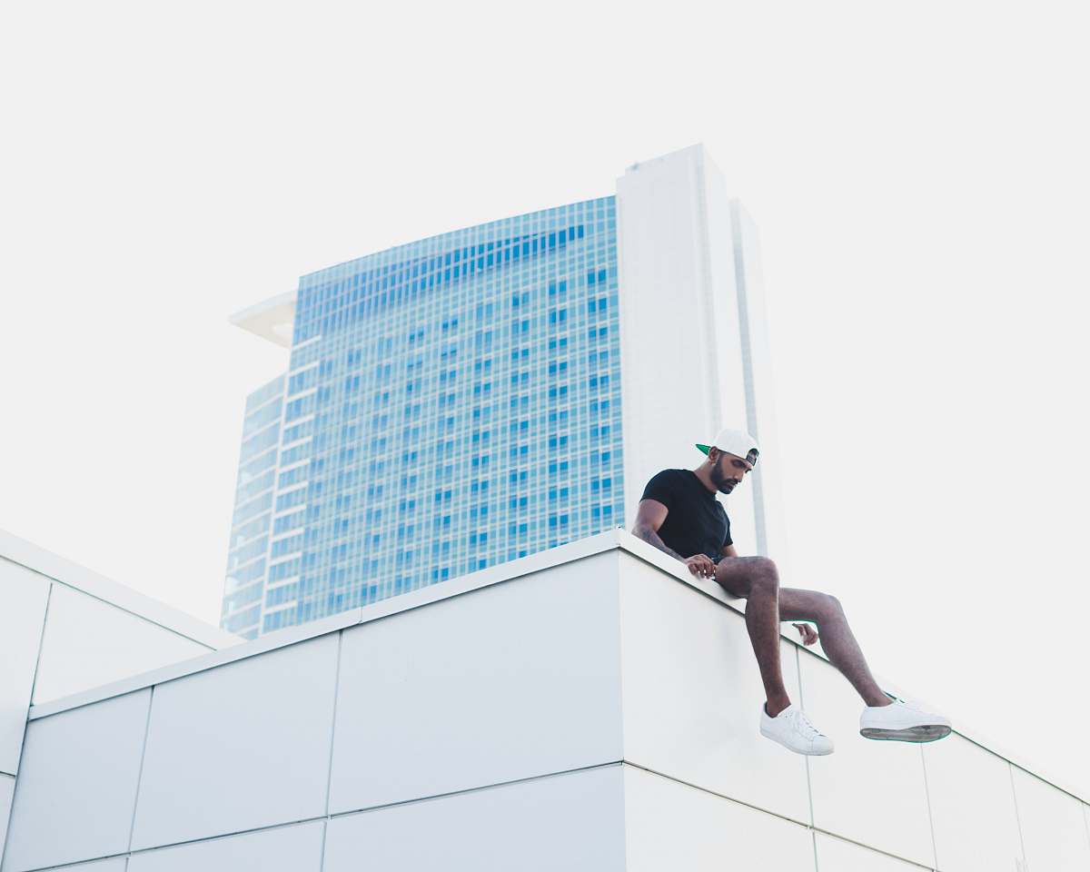 detroit man sitting at the roof of the building united states