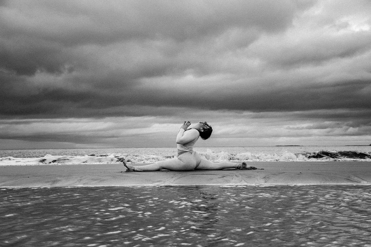black-and-white person splitting on seashore nature