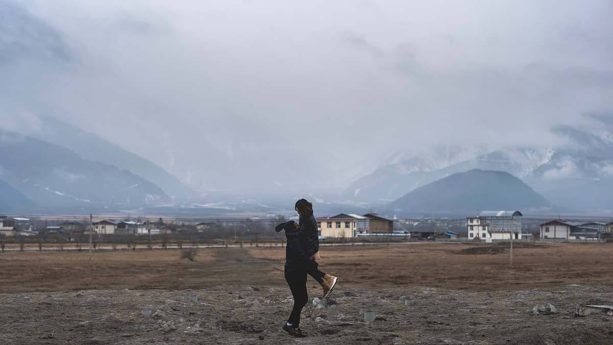person man carrying woman exercise