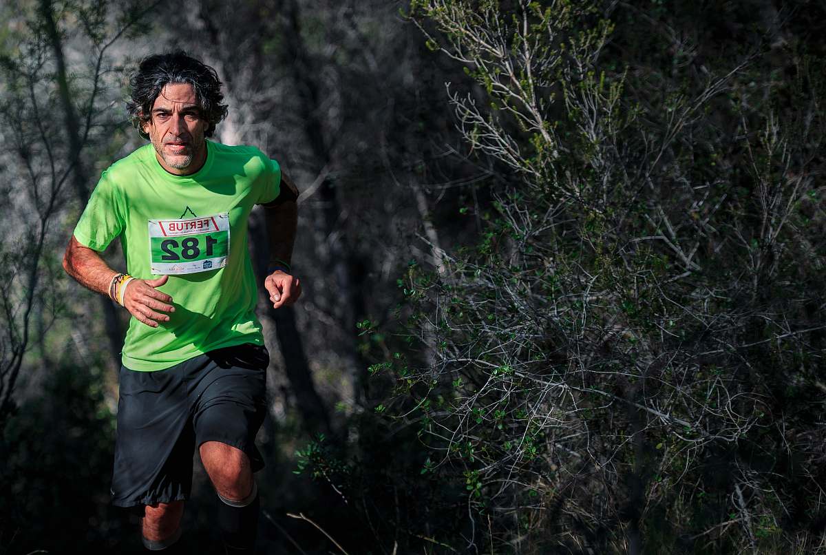 person man in green t-shirt running with 182 numbered shirt sport