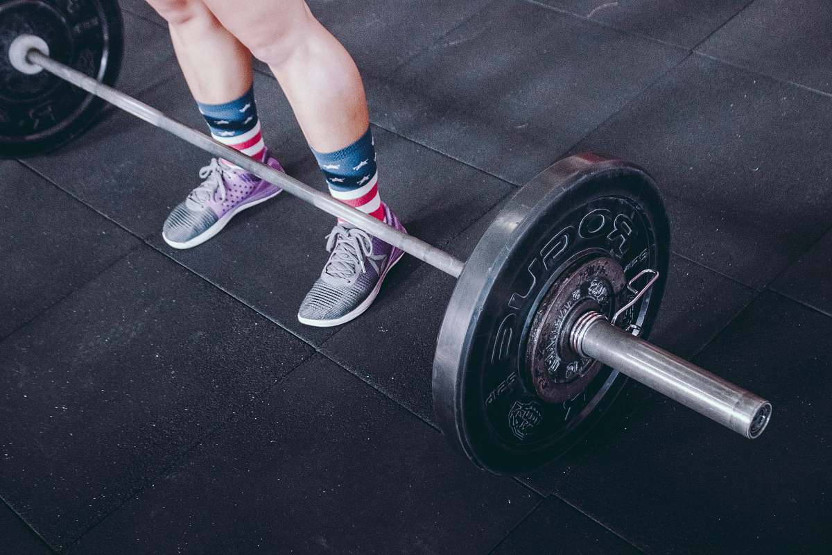 fitness person doing exercise gambaru crossfit