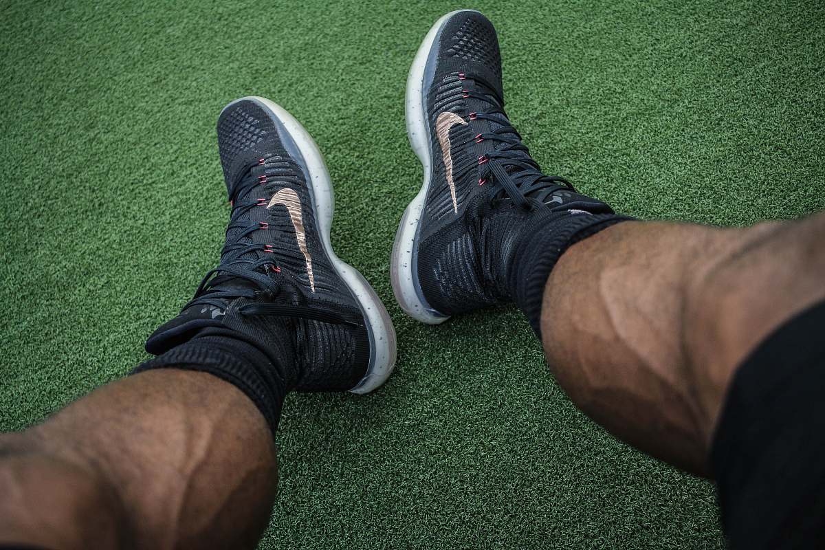 shoe man wearing pair of black Nike shoes sport