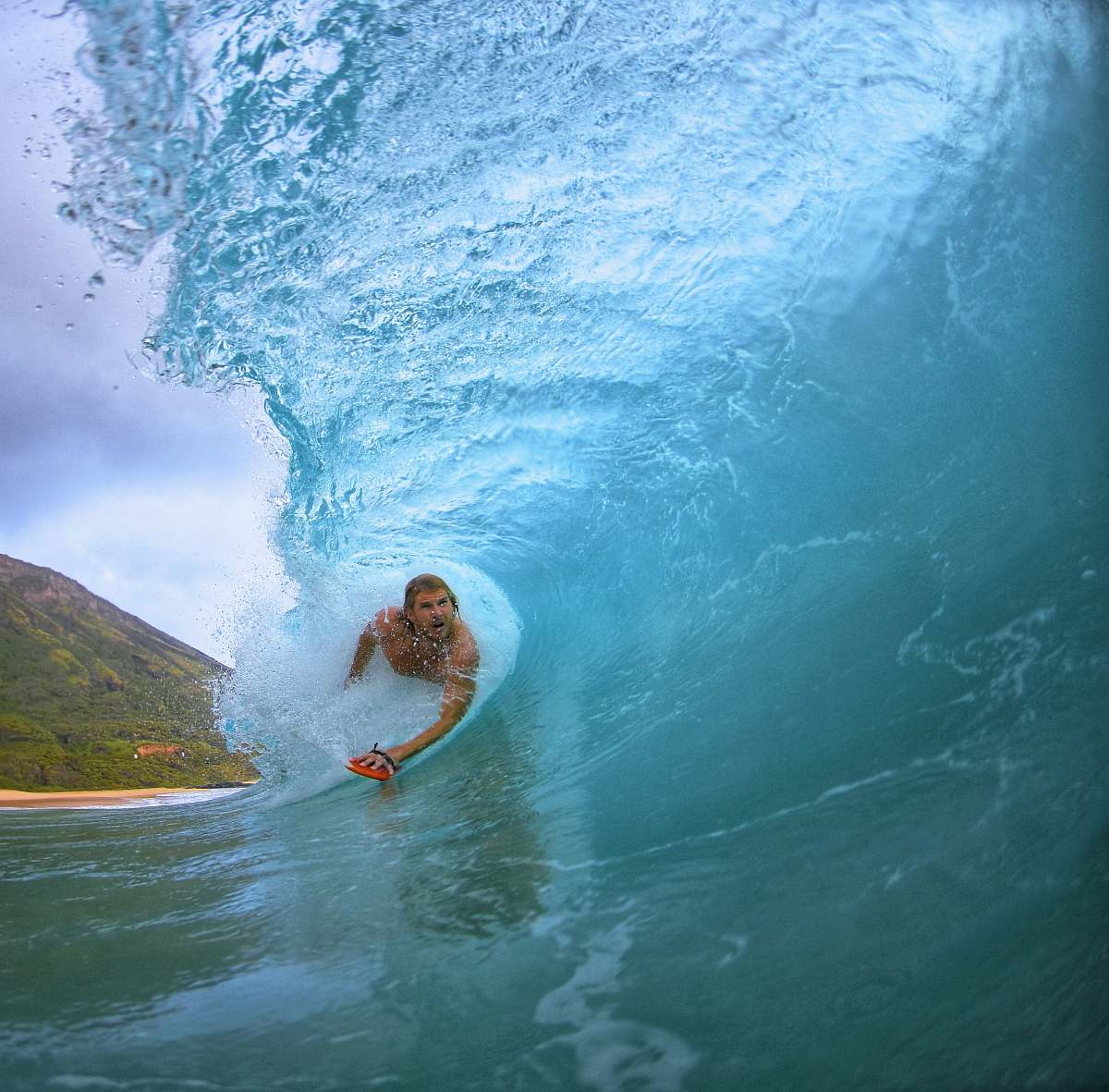 surfing man surfing on seawaves during daytime blue