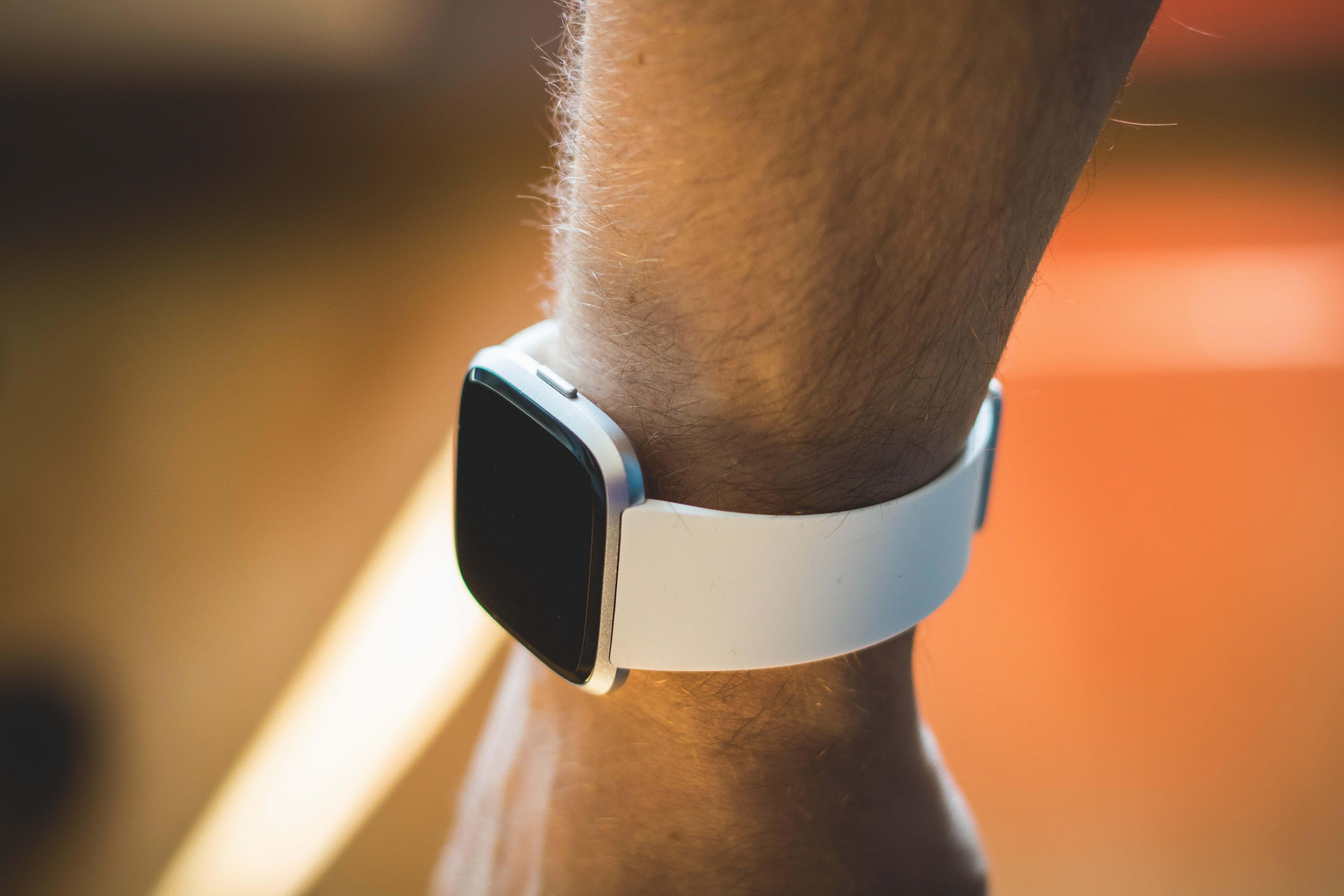 apple watch silver on wrist
