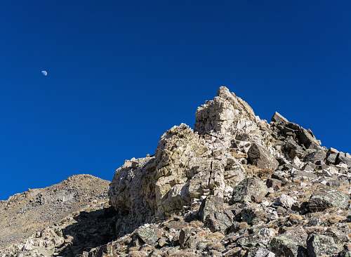 mountain gray rock mountain at daytime mountain range