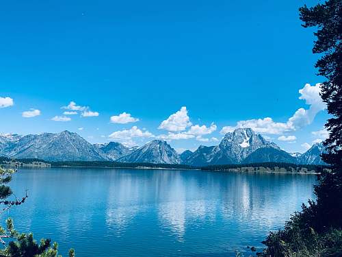 outdoors body of water mountain
