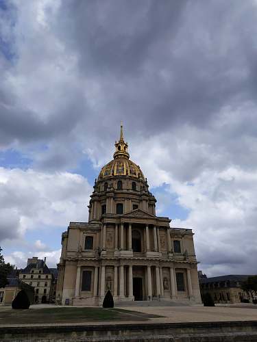 building brown and beige building dome
