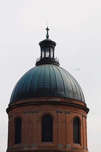 building brown dome building at daytime dome