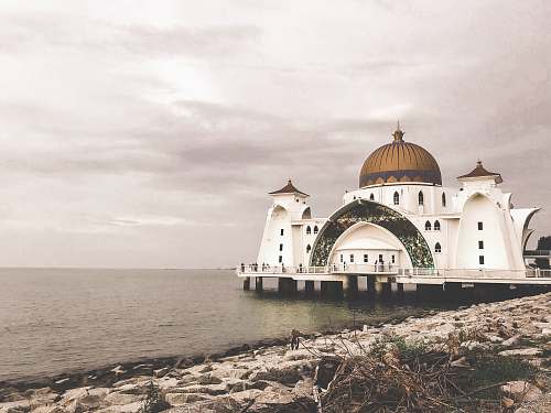 building floating mosque of Malacca Straits dome