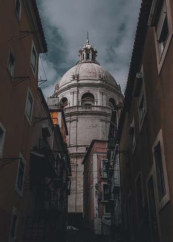 building gray concrete dome building under white clouds during daytime dome