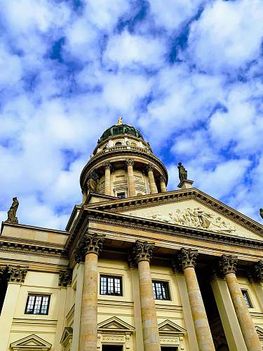 building green and beige cathedral dome
