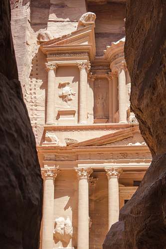 building Petra, Jordan pillar