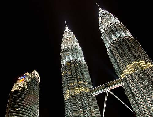building Petronas Tower spire