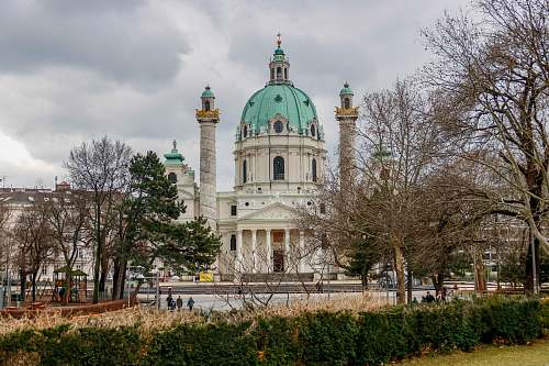 building St. Charle's Church during daytime dome