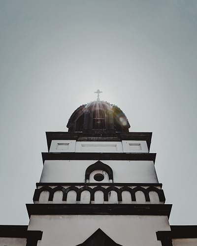 building white and black cathedral dome