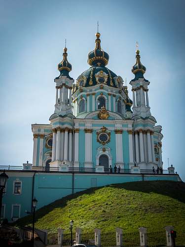 building white and blye temple dome