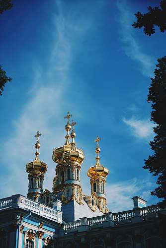 building white and gold concrete building dome